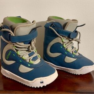 Kids Burton Snowboard boots, sz 1, blue/grey, babied, slight damaged lace.